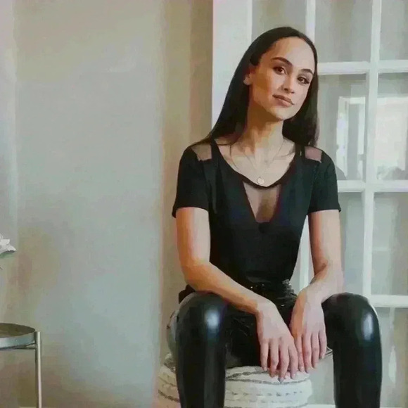 Mesh Detail Fitted Tee - Picture 2 of 4